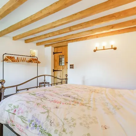 بيت للعطل Basil's Barn ويتبي